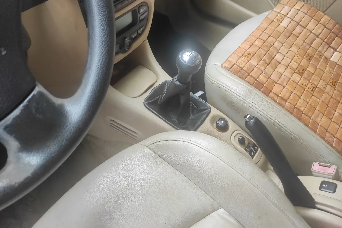 2009 Peugeot 207 1.4L 76HP L4 5MT,autocango,china used car exporter,china ev exporter,chinese used car exporter,chinese used ev exporter