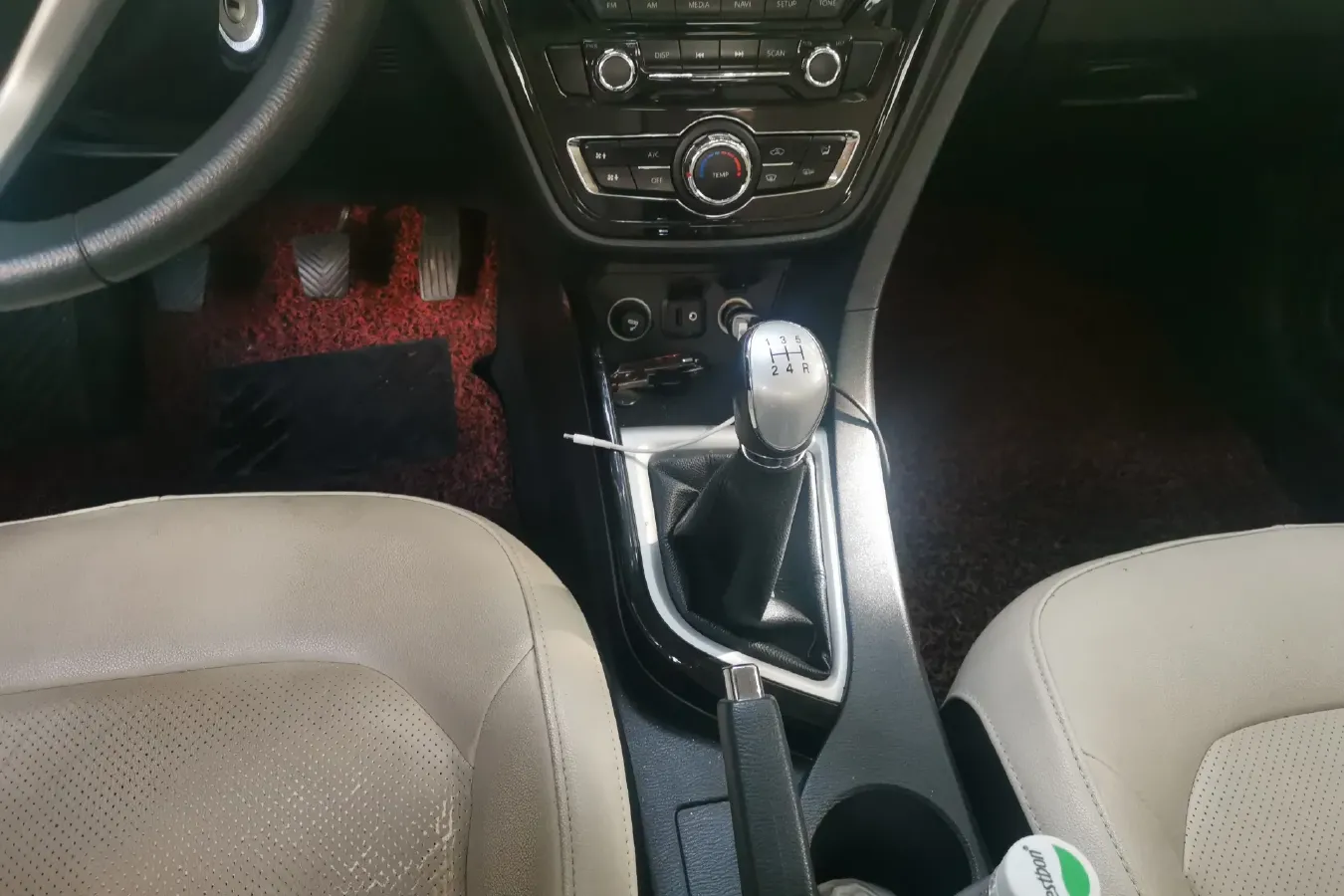 2015 ChangAn Alsvin V7 1.6L 124HP L4 5MT,autocango,china used car exporter,china ev exporter,chinese used car exporter,chinese used ev exporter