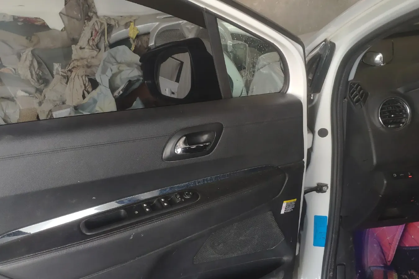 2016 Peugeot 3008 1.6T 167HP L4 6AT,autocango,china used car exporter,china ev exporter,chinese used car exporter,chinese used ev exporter