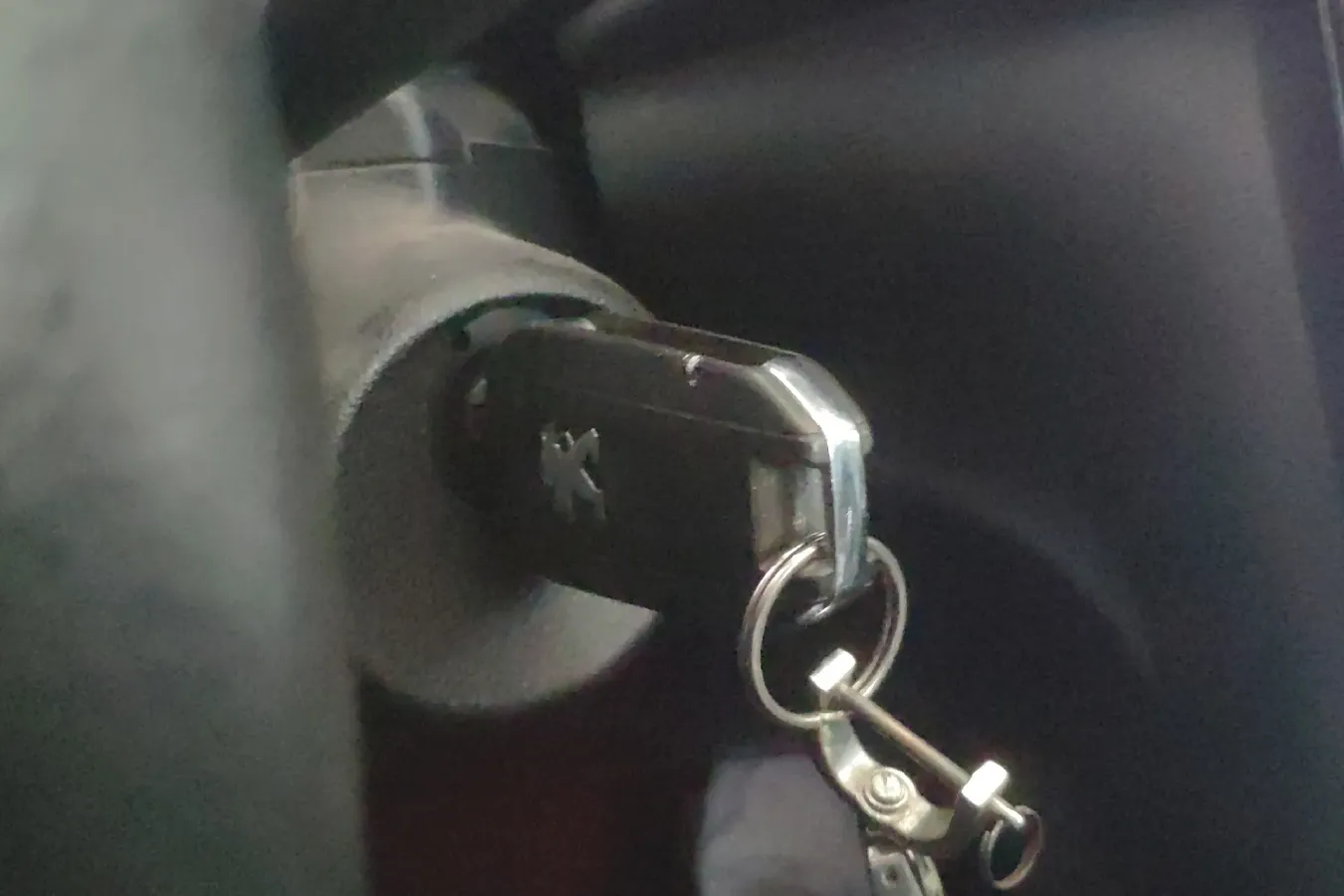 2016 Peugeot 3008 1.6T 167HP L4 6AT,autocango,china used car exporter,china ev exporter,chinese used car exporter,chinese used ev exporter