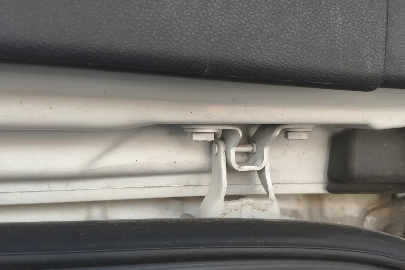 2016 Peugeot 3008 1.6T 167HP L4 6AT,autocango,china used car exporter,china ev exporter,chinese used car exporter,chinese used ev exporter