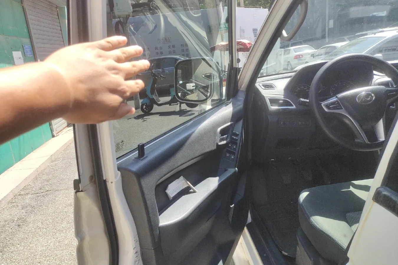 2015 Leopaard Q6 2.4L 147HP L4 5MT,autocango,china used car exporter,china ev exporter,chinese used car exporter,chinese used ev exporter