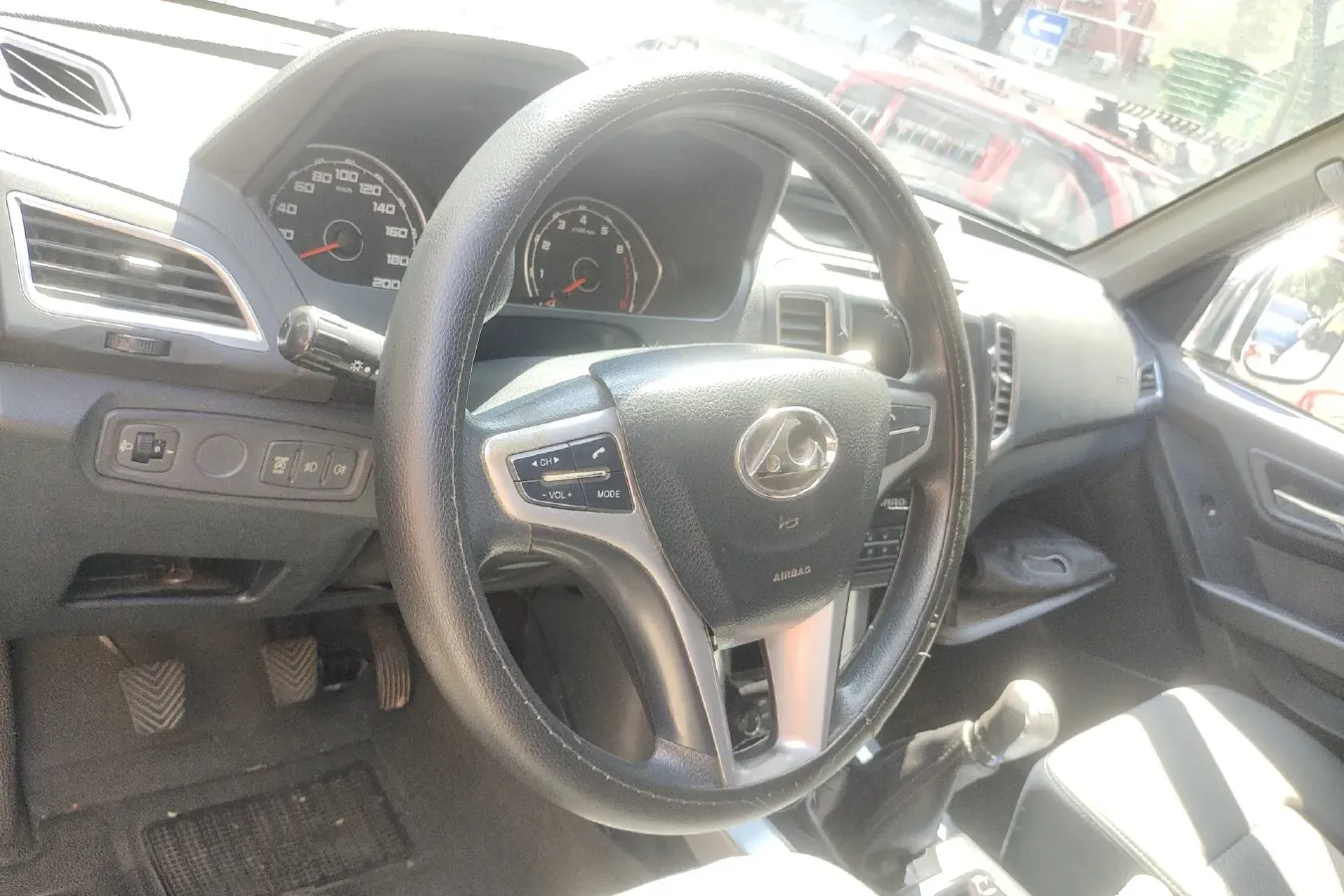 2015 Leopaard Q6 2.4L 147HP L4 5MT,autocango,china used car exporter,china ev exporter,chinese used car exporter,chinese used ev exporter