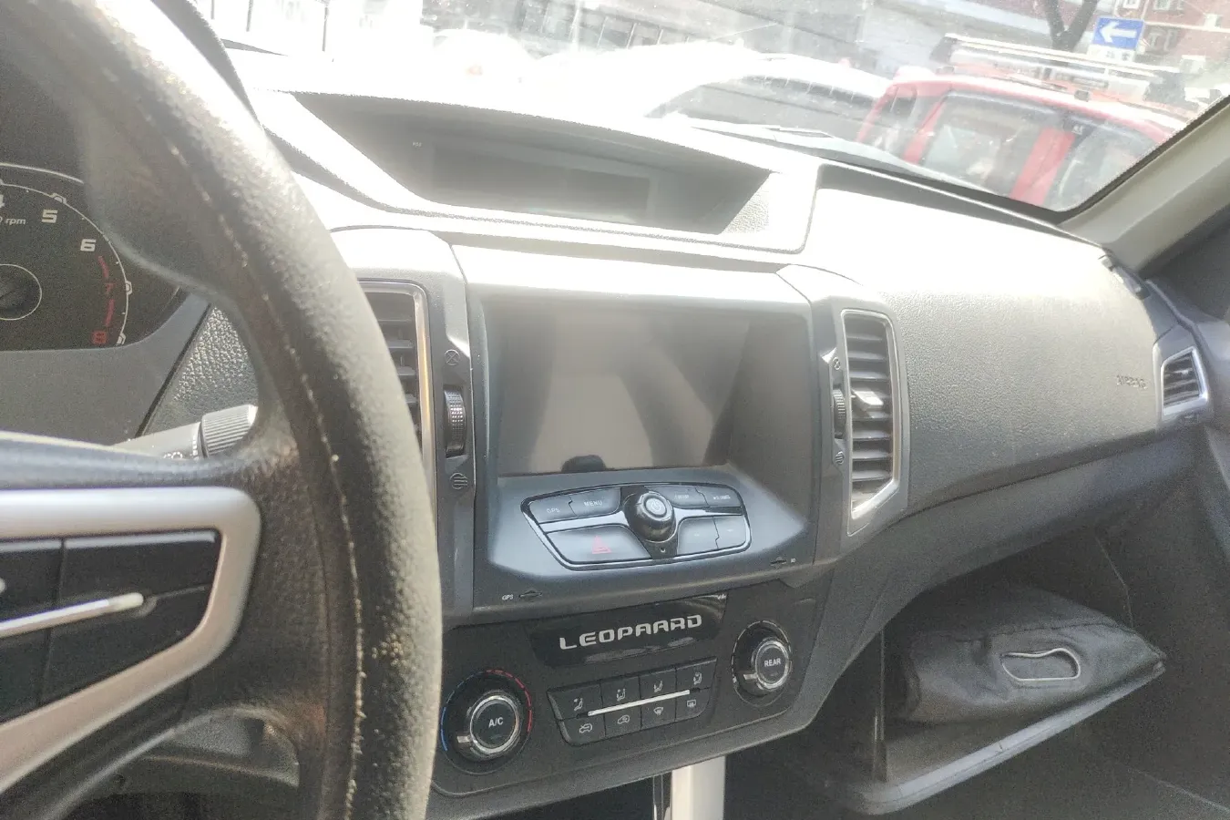 2015 Leopaard Q6 2.4L 147HP L4 5MT,autocango,china used car exporter,china ev exporter,chinese used car exporter,chinese used ev exporter