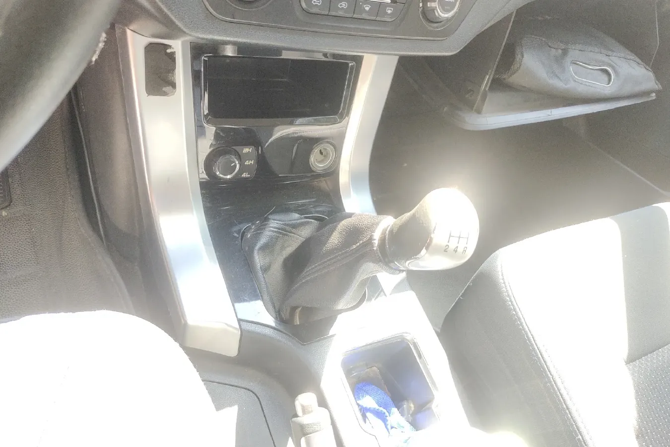 2015 Leopaard Q6 2.4L 147HP L4 5MT,autocango,china used car exporter,china ev exporter,chinese used car exporter,chinese used ev exporter