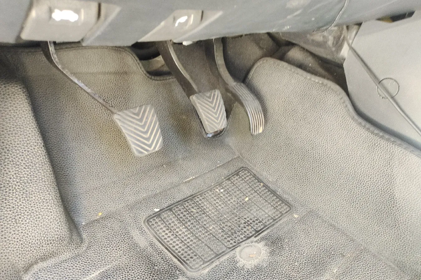 2015 Leopaard Q6 2.4L 147HP L4 5MT,autocango,china used car exporter,china ev exporter,chinese used car exporter,chinese used ev exporter