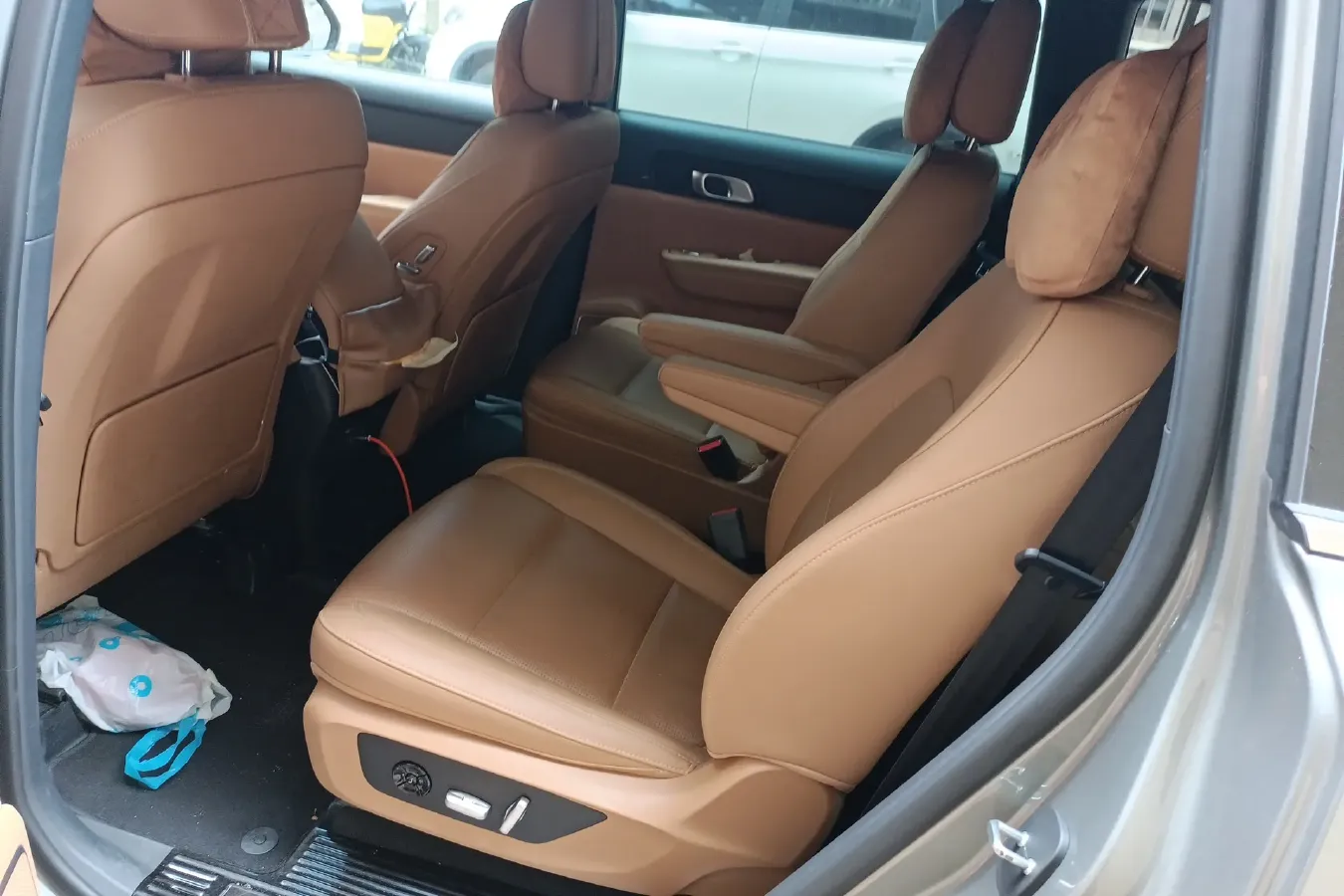 2021 Li ONE Range Extended 131HP REEV 40.5KWH,autocango,china used car exporter,china ev exporter,chinese used car exporter,chinese used ev exporter