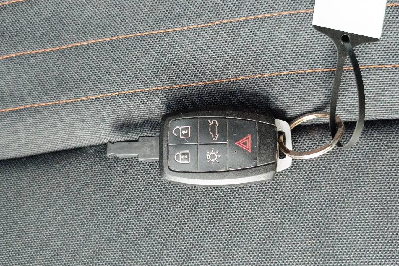 2010 Volvo C30 2.0L 145HP L4 6DCT,autocango,china used car exporter,china ev exporter,chinese used car exporter,chinese used ev exporter