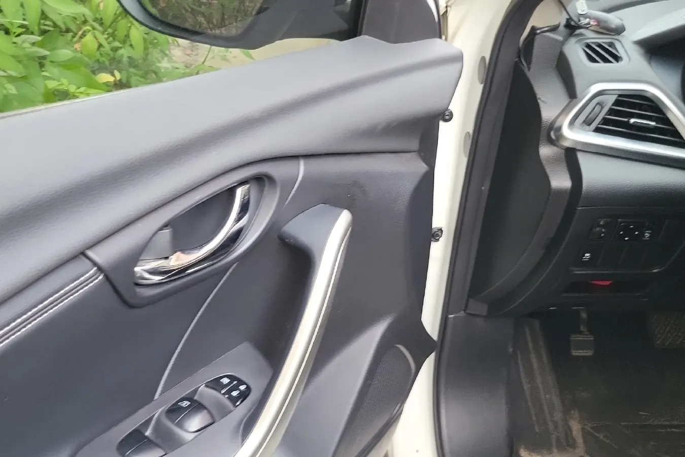 2017 Venucia T90 2.0L 144HP L4 CVT,autocango,china used car exporter,china ev exporter,chinese used car exporter,chinese used ev exporter