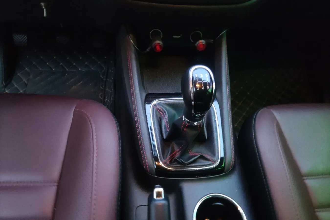 2017 ChangAn Oshan A800 1.6L 125HP L4 5MT,autocango,china used car exporter,china ev exporter,chinese used car exporter,chinese used ev exporter