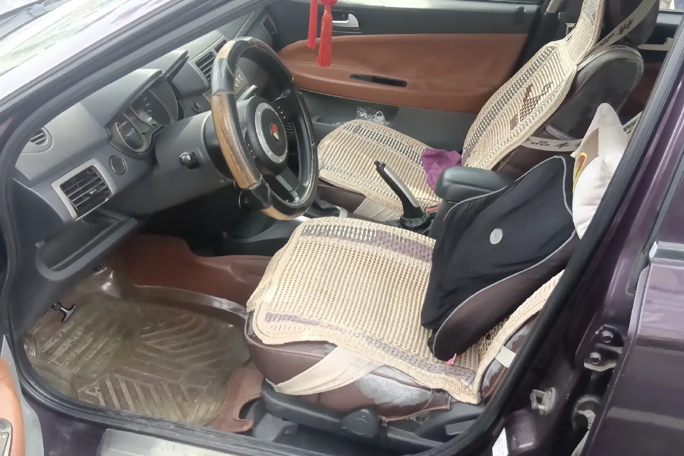 2010 Youngman Lotus L3 1.6L 111HP L4 5MT,autocango,china used car exporter,china ev exporter,chinese used car exporter,chinese used ev exporter