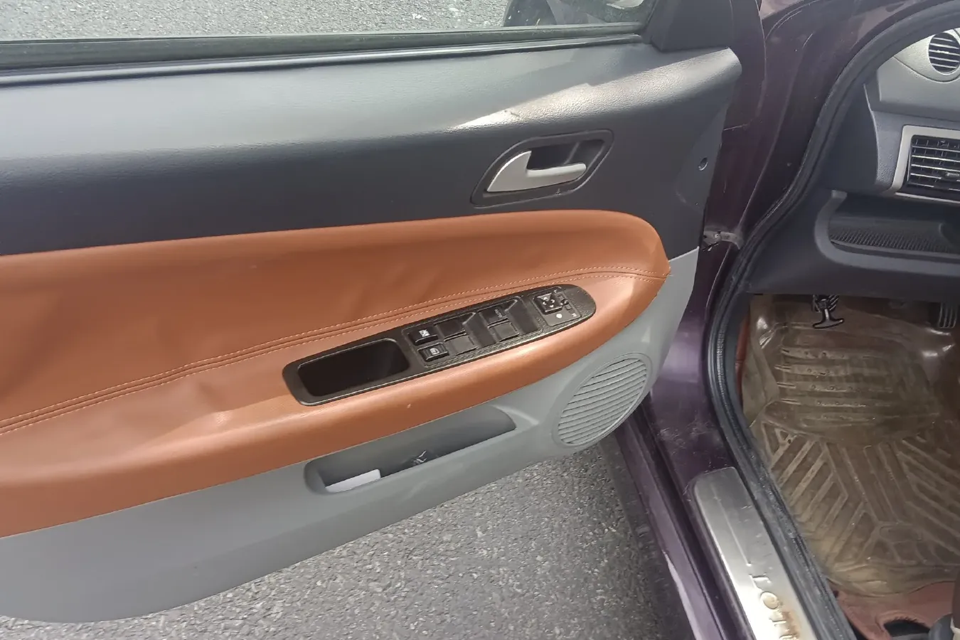 2010 Youngman Lotus L3 1.6L 111HP L4 5MT,autocango,china used car exporter,china ev exporter,chinese used car exporter,chinese used ev exporter