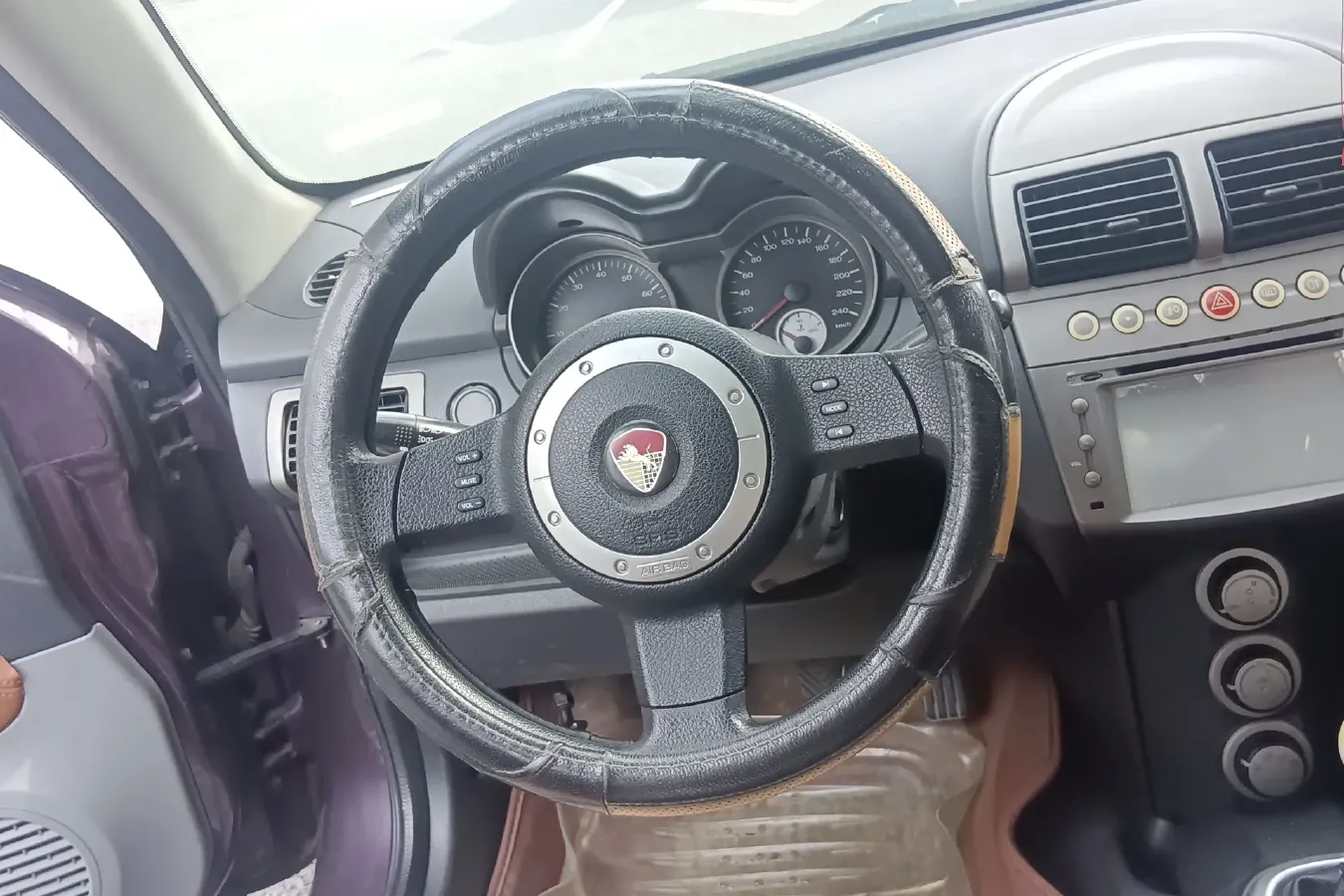 2010 Youngman Lotus L3 1.6L 111HP L4 5MT,autocango,china used car exporter,china ev exporter,chinese used car exporter,chinese used ev exporter