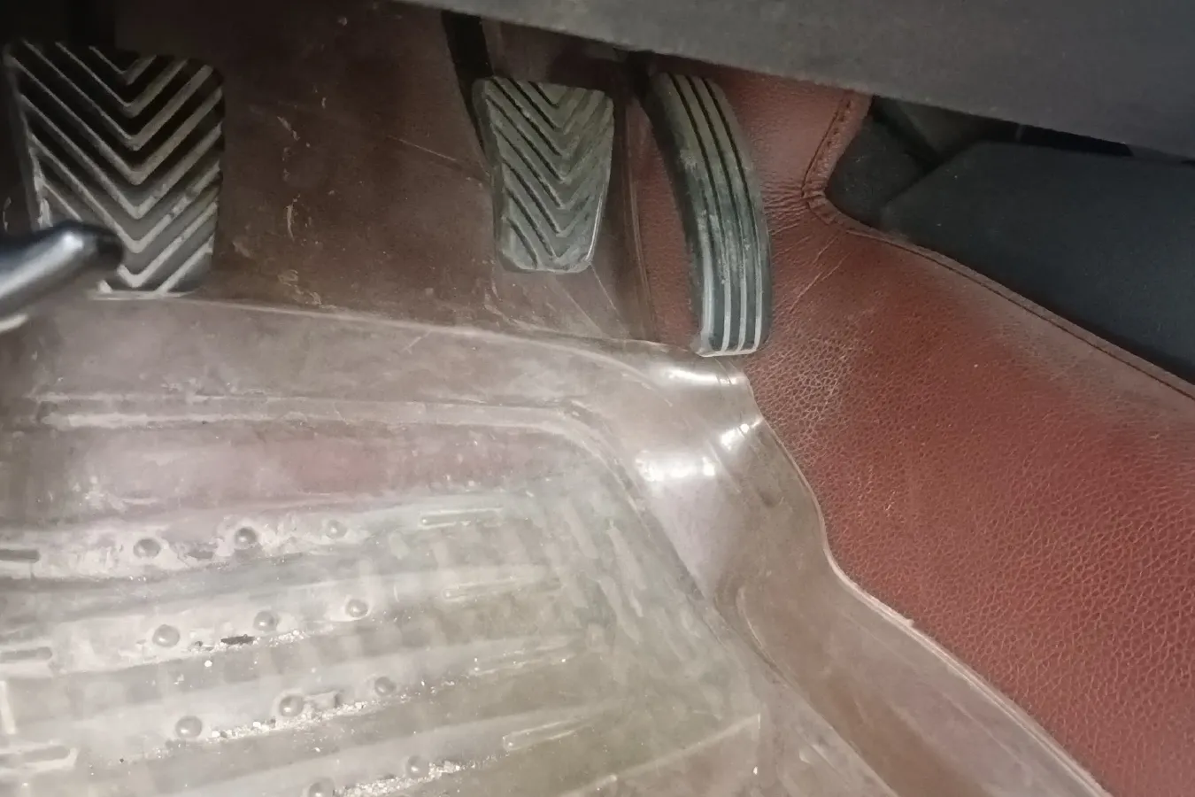 2010 Youngman Lotus L3 1.6L 111HP L4 5MT,autocango,china used car exporter,china ev exporter,chinese used car exporter,chinese used ev exporter