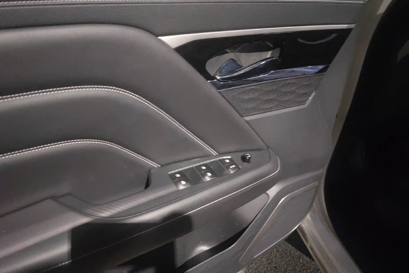 2020 Venucia Star 1.5T 190HP L4 7DCT,autocango,china used car exporter,china ev exporter,chinese used car exporter,chinese used ev exporter