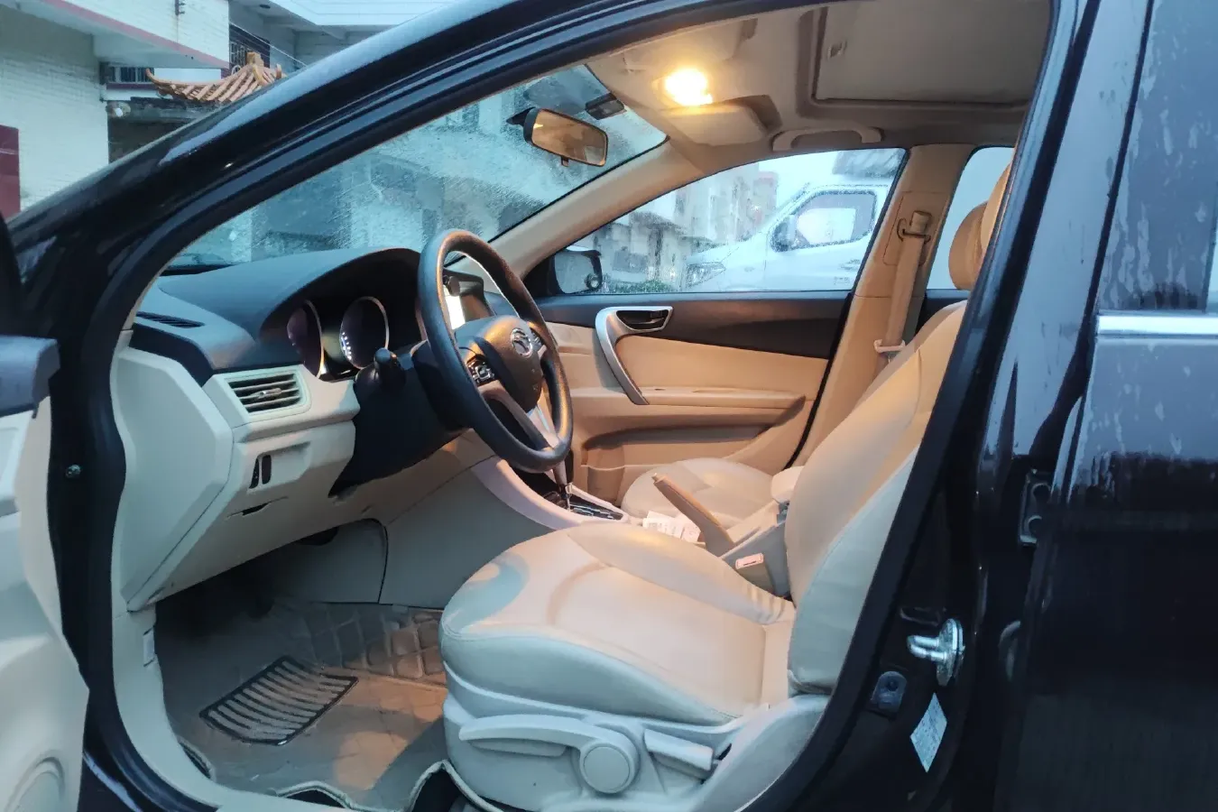 2013 Soueast V5 1.5L 120HP L4 CVT,autocango,china used car exporter,china ev exporter,chinese used car exporter,chinese used ev exporter