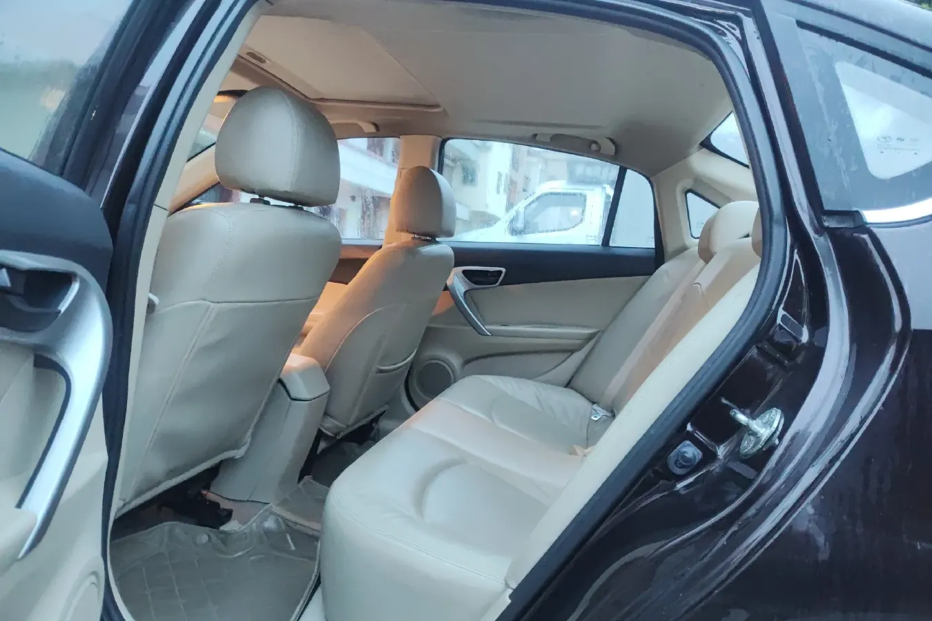 2013 Soueast V5 1.5L 120HP L4 CVT,autocango,china used car exporter,china ev exporter,chinese used car exporter,chinese used ev exporter