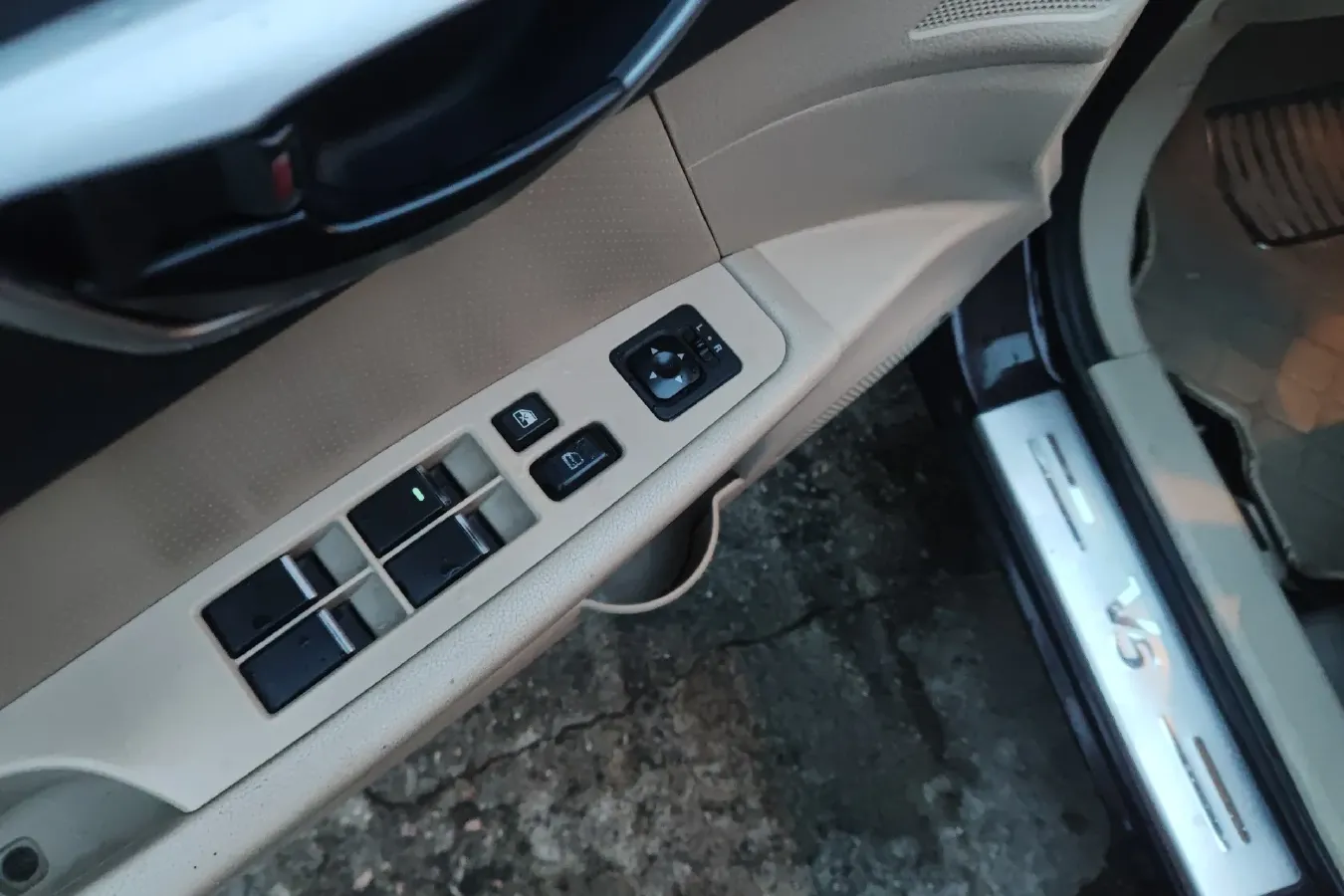 2013 Soueast V5 1.5L 120HP L4 CVT,autocango,china used car exporter,china ev exporter,chinese used car exporter,chinese used ev exporter