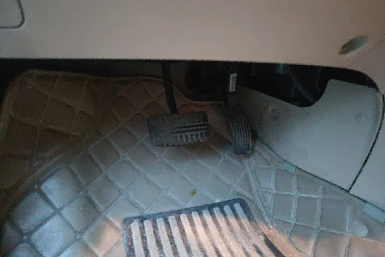 2013 Soueast V5 1.5L 120HP L4 CVT,autocango,china used car exporter,china ev exporter,chinese used car exporter,chinese used ev exporter