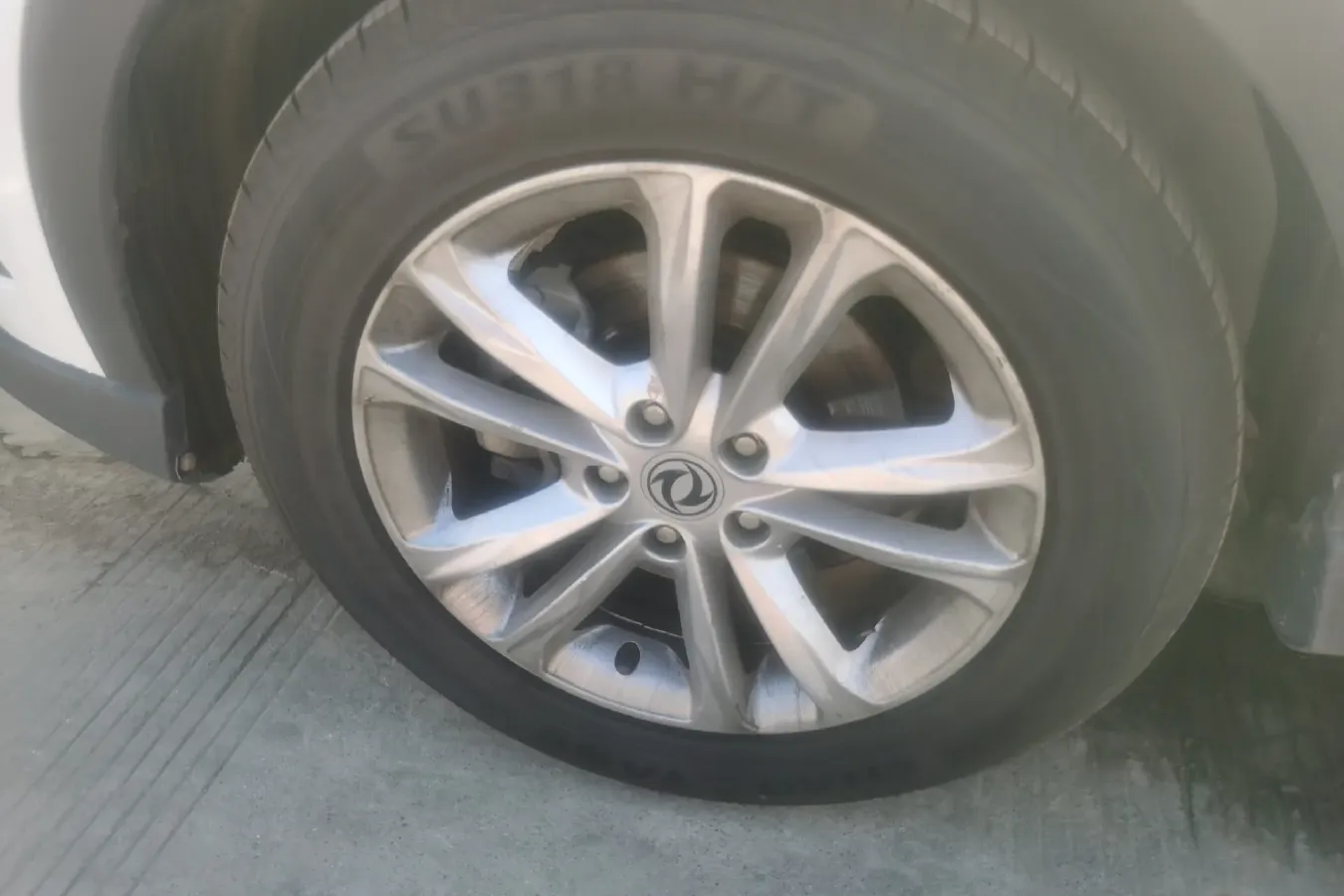 2017 DongFeng Fengon Fengon 580 1.8L 139HP L4 5MT,autocango,china used car exporter,china ev exporter,chinese used car exporter,chinese used ev exporter