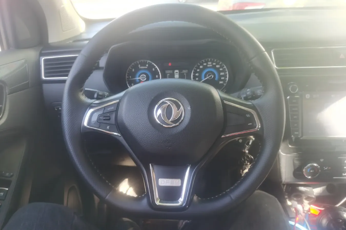 2017 DongFeng Fengon Fengon 580 1.8L 139HP L4 5MT,autocango,china used car exporter,china ev exporter,chinese used car exporter,chinese used ev exporter