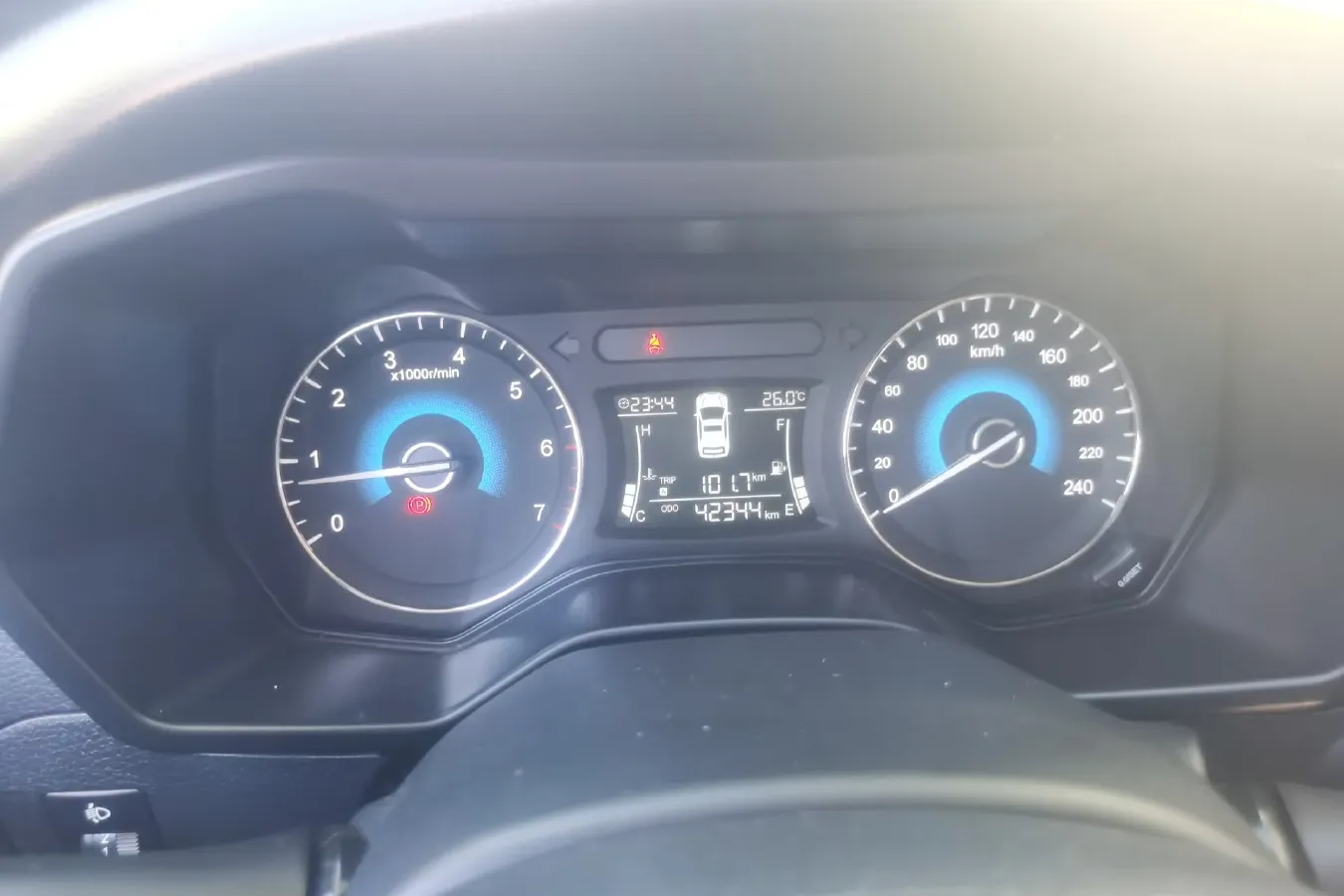 2017 DongFeng Fengon Fengon 580 1.8L 139HP L4 5MT,autocango,china used car exporter,china ev exporter,chinese used car exporter,chinese used ev exporter