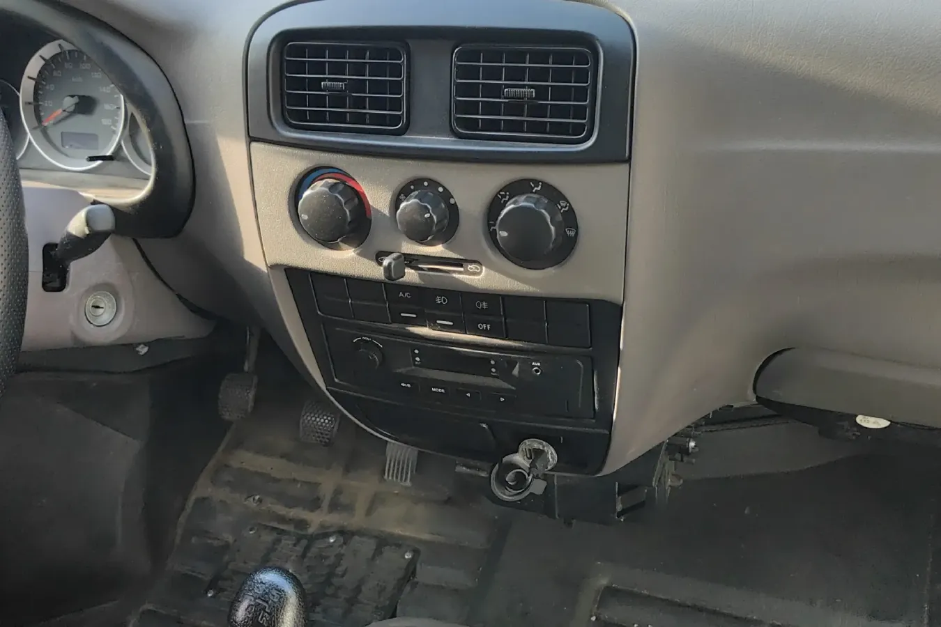 2021 ChangAn KuaYue ChangAn V3 1.2L 92HP L4 5MT,autocango,china used car exporter,china ev exporter,chinese used car exporter,chinese used ev exporter