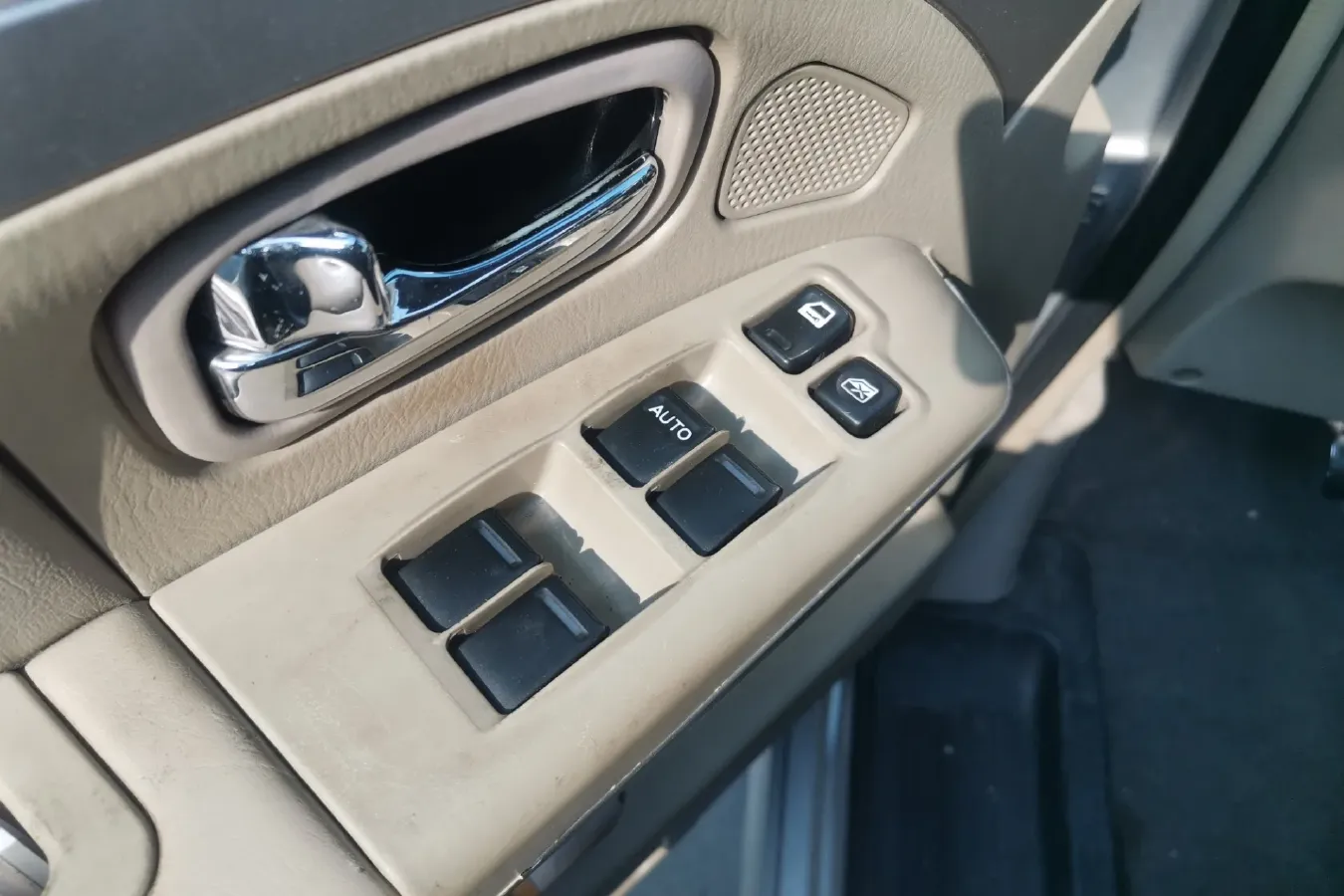 2009 Dongfeng YuXuan 2.0L 147HP L4 5MT,autocango,china used car exporter,china ev exporter,chinese used car exporter,chinese used ev exporter