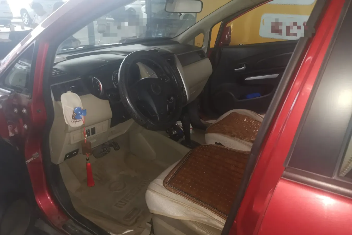 2012 Venucia R50 1.6L 117HP L4 4AT,autocango,china used car exporter,china ev exporter,chinese used car exporter,chinese used ev exporter