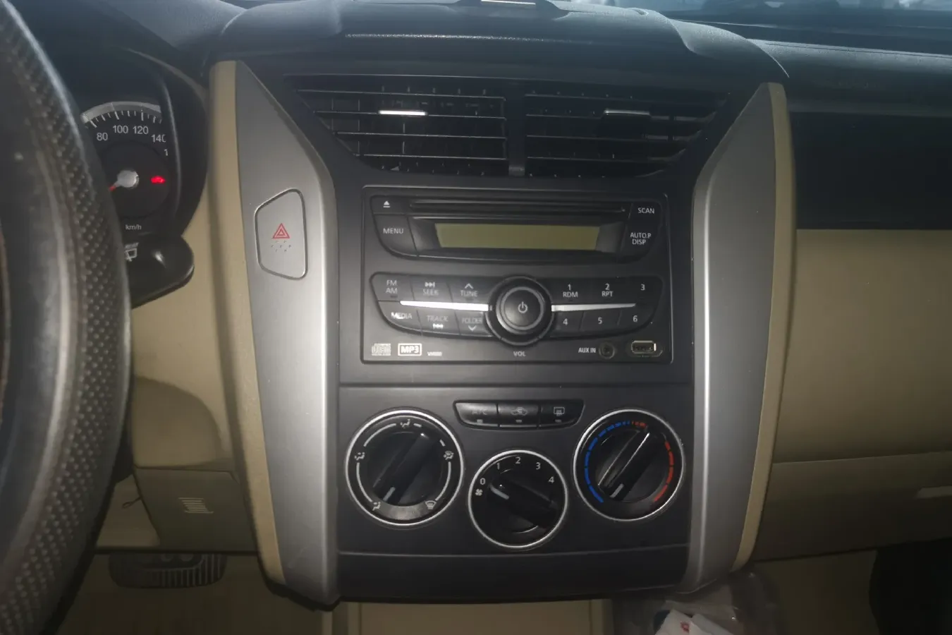 2012 Venucia R50 1.6L 117HP L4 4AT,autocango,china used car exporter,china ev exporter,chinese used car exporter,chinese used ev exporter