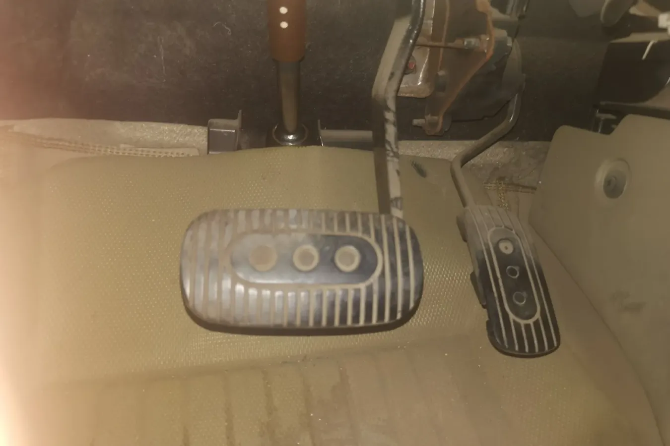 2012 Venucia R50 1.6L 117HP L4 4AT,autocango,china used car exporter,china ev exporter,chinese used car exporter,chinese used ev exporter