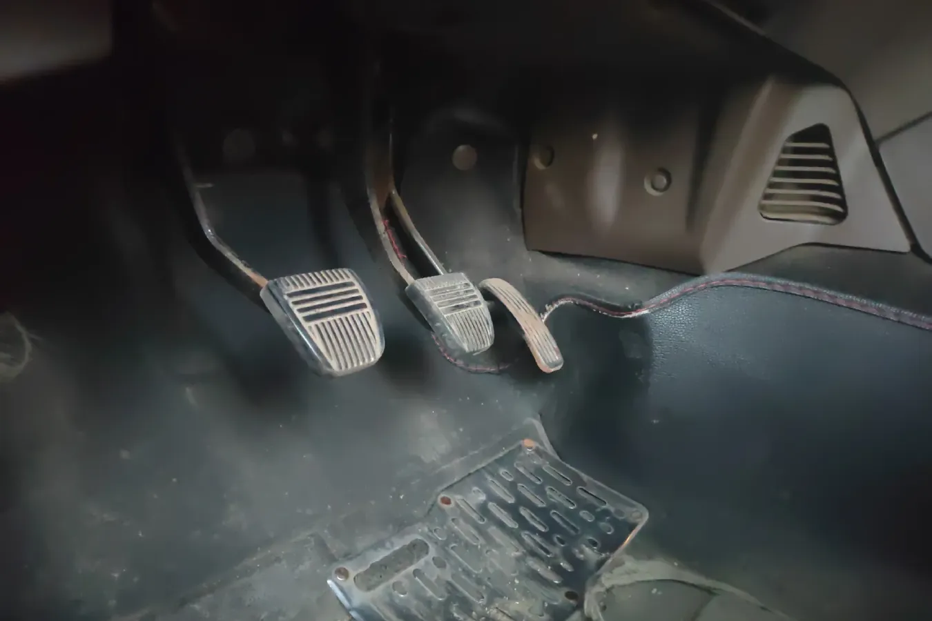 2015 FAW Senia S80 1.5L 109HP L4 5MT,autocango,china used car exporter,china ev exporter,chinese used car exporter,chinese used ev exporter