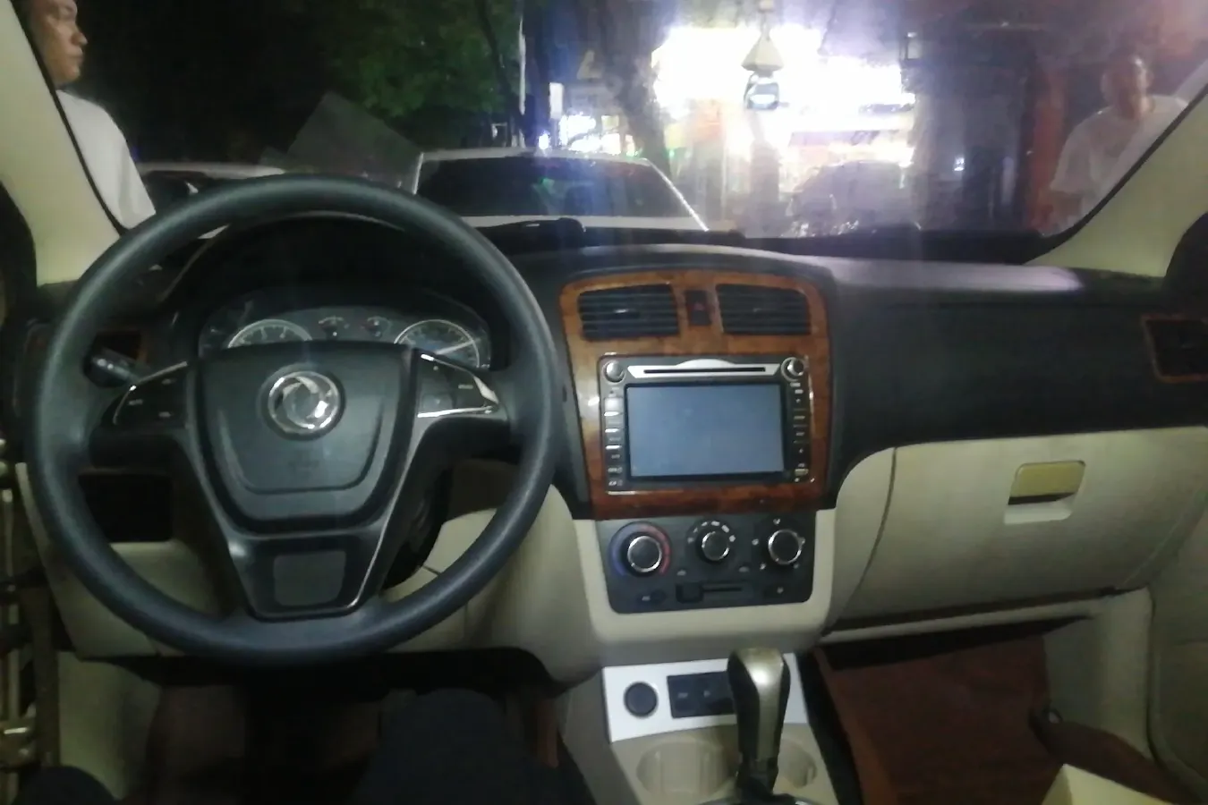 2014 DongFeng Fengon Fengon 330 1.5L 116HP L4 5MT,autocango,china used car exporter,china ev exporter,chinese used car exporter,chinese used ev exporter