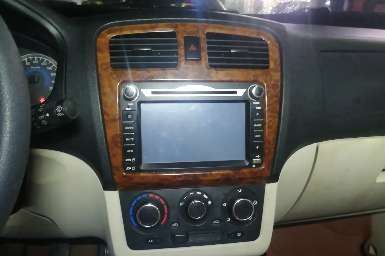 2014 DongFeng Fengon Fengon 330 1.5L 116HP L4 5MT,autocango,china used car exporter,china ev exporter,chinese used car exporter,chinese used ev exporter