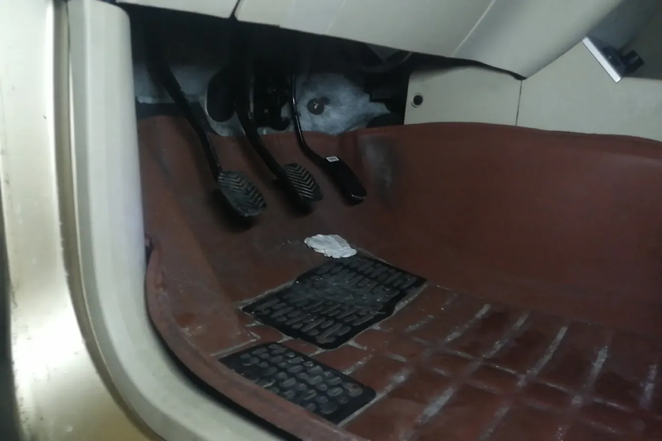 2014 DongFeng Fengon Fengon 330 1.5L 116HP L4 5MT,autocango,china used car exporter,china ev exporter,chinese used car exporter,chinese used ev exporter