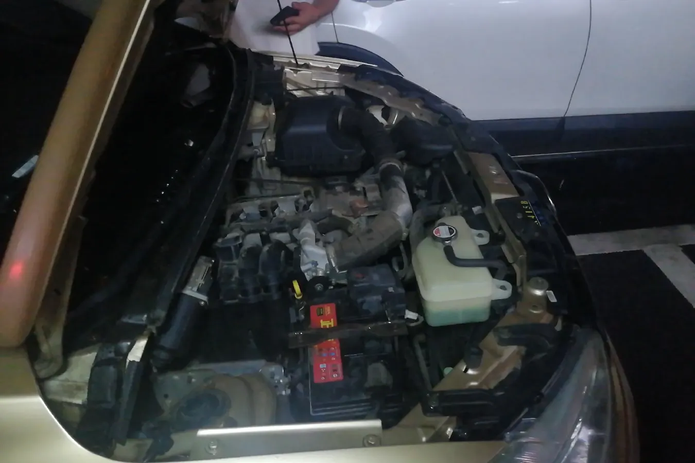 2014 DongFeng Fengon Fengon 330 1.5L 116HP L4 5MT,autocango,china used car exporter,china ev exporter,chinese used car exporter,chinese used ev exporter