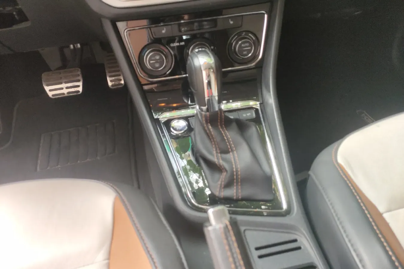 2016 Volkswagen Cross Lavida 1.4T 131HP L4 7DCT,autocango,china used car exporter,china ev exporter,chinese used car exporter,chinese used ev exporter