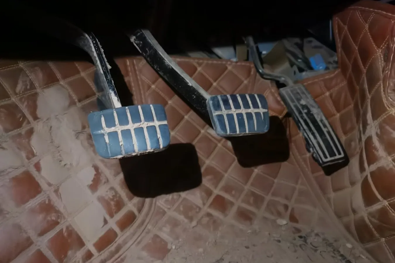 2013 Nissan D22 2.4L 150HP L4 5MT,autocango,china used car exporter,china ev exporter,chinese used car exporter,chinese used ev exporter