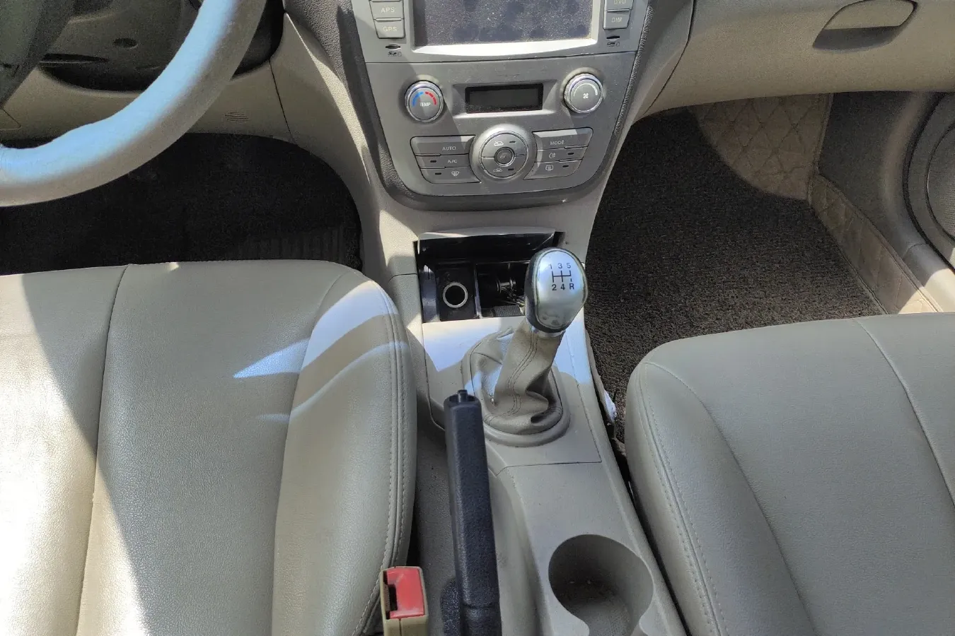 2010 JAC HeYue 1.5L 103HP L4 5MT,autocango,china used car exporter,china ev exporter,chinese used car exporter,chinese used ev exporter