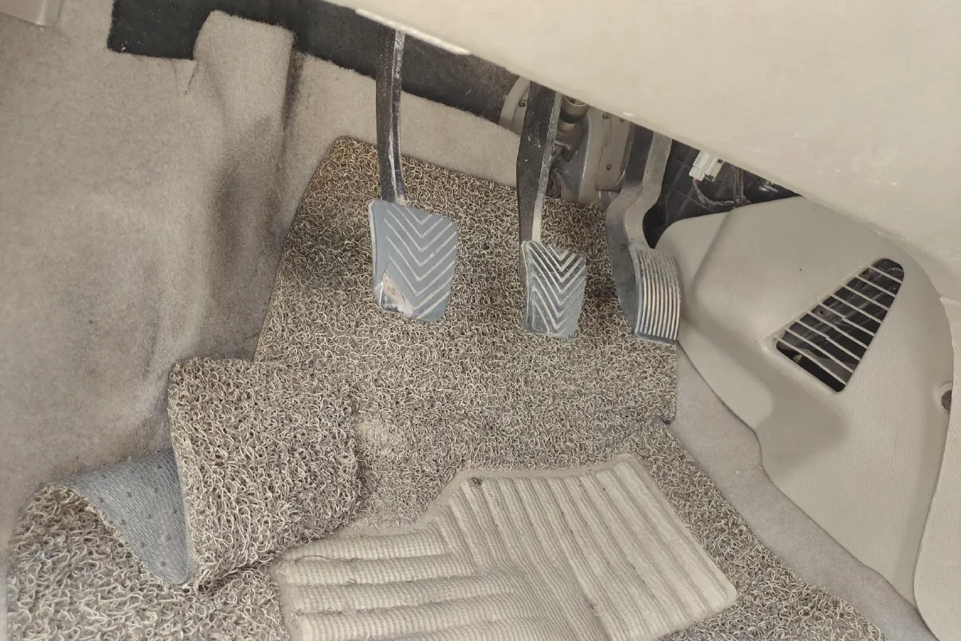 2010 JAC HeYue 1.5L 103HP L4 5MT,autocango,china used car exporter,china ev exporter,chinese used car exporter,chinese used ev exporter