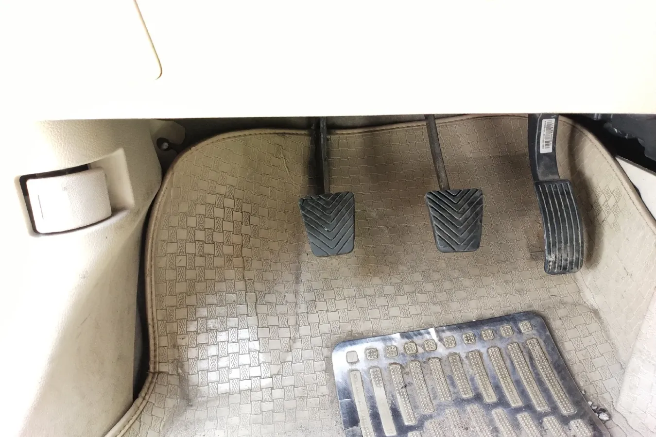 2014 Soueast V5 1.5L 120HP L4 5MT,autocango,china used car exporter,china ev exporter,chinese used car exporter,chinese used ev exporter