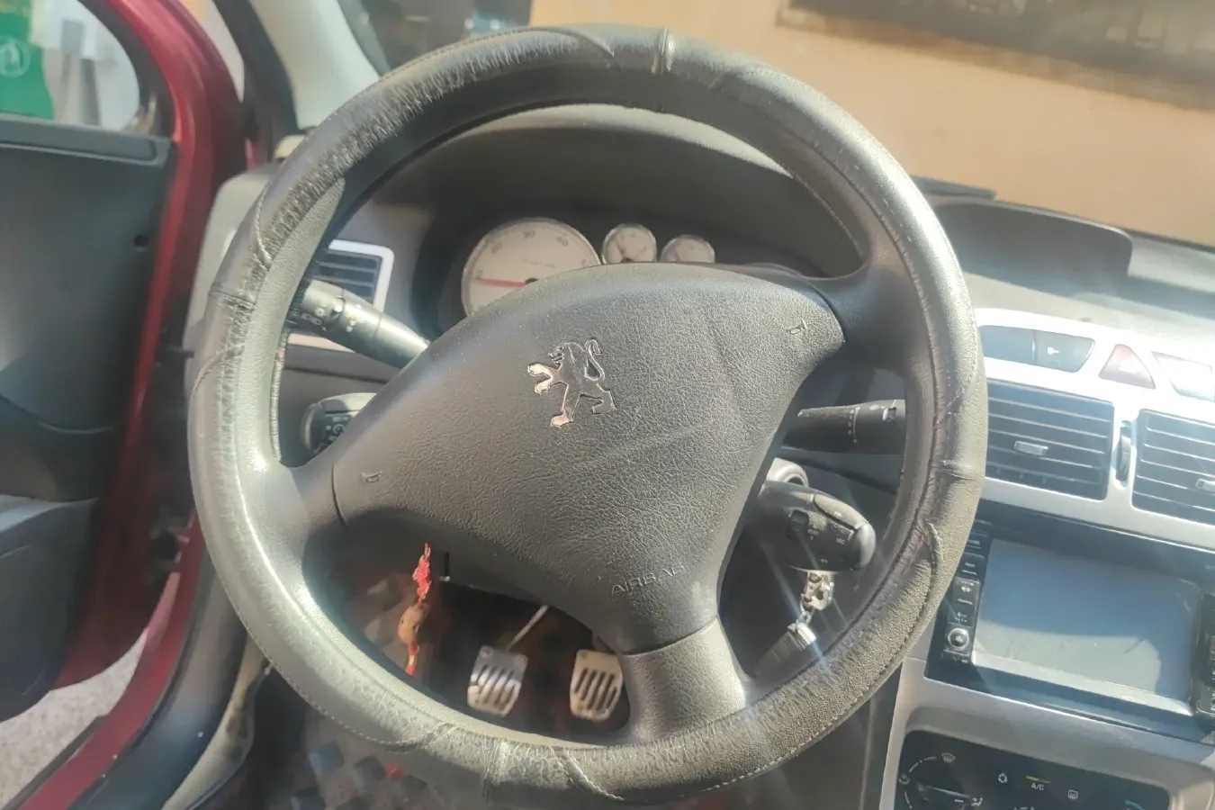 2007 Peugeot 307 1.6L 106HP L4 5MT,autocango,china used car exporter,china ev exporter,chinese used car exporter,chinese used ev exporter