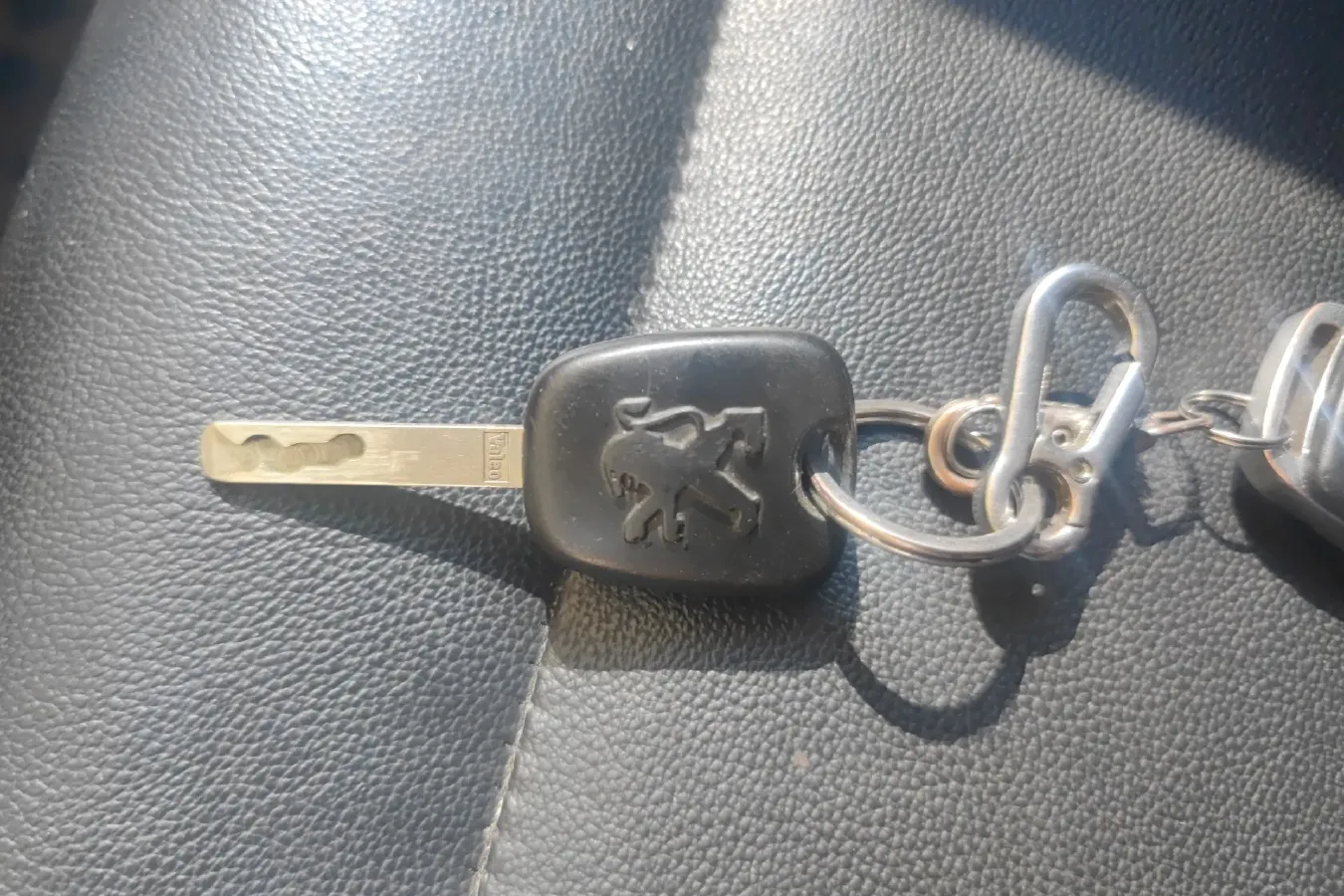 2007 Peugeot 307 1.6L 106HP L4 5MT,autocango,china used car exporter,china ev exporter,chinese used car exporter,chinese used ev exporter