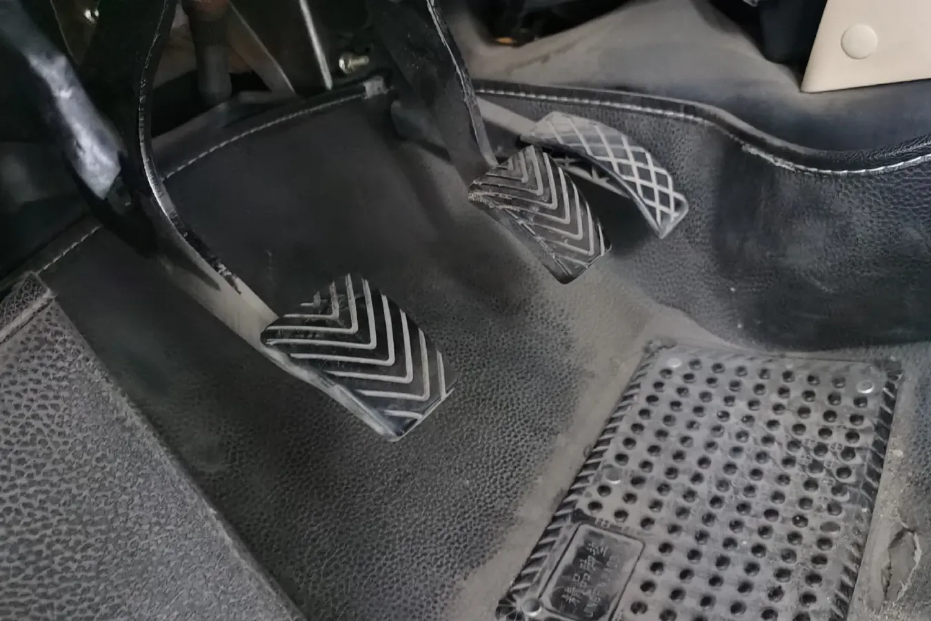 2013 Brilliance Auto H330 1.5L 105HP L4 5MT,autocango,china used car exporter,china ev exporter,chinese used car exporter,chinese used ev exporter