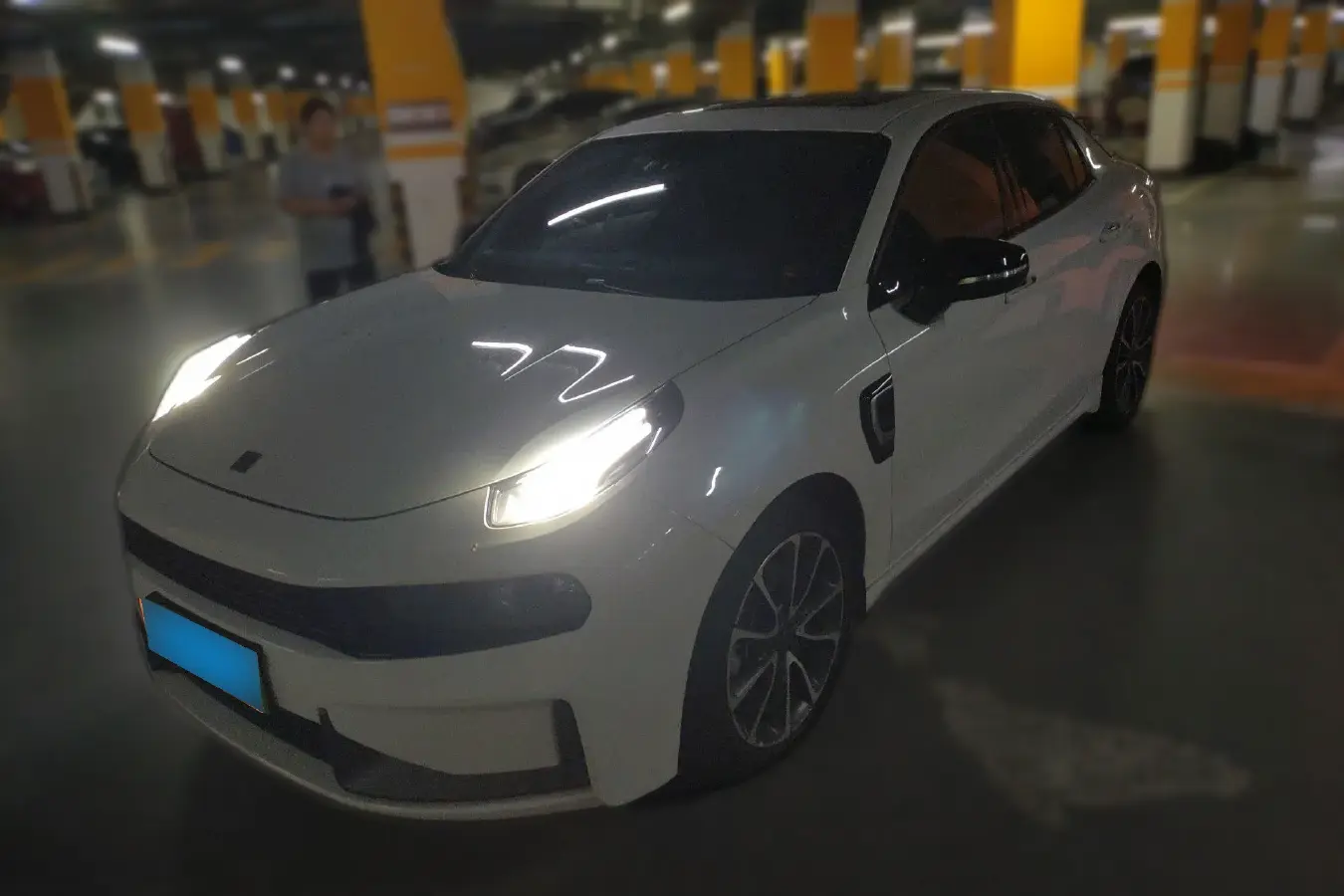 2019 LYNK&CO 03 New Energy 1.5T 180HP L3 7DCT PHEV 9.4KWH