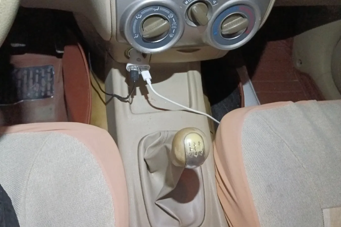 2009 FAW Senia M80 1.3L 91HP L4 5MT,autocango,china used car exporter,china ev exporter,chinese used car exporter,chinese used ev exporter