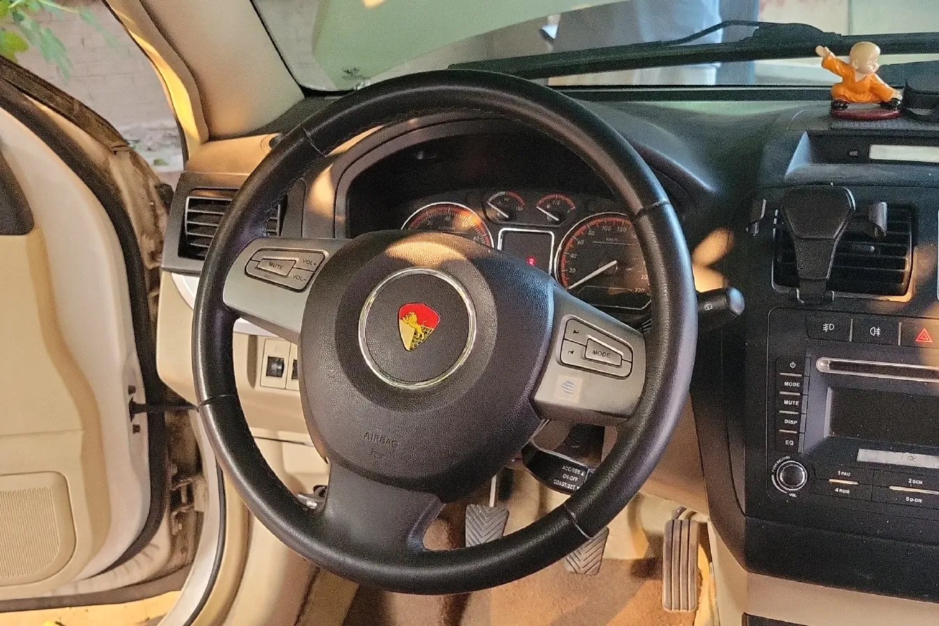 2011 Youngman Lotus L5 1.6L 123HP L4 5MT,autocango,china used car exporter,china ev exporter,chinese used car exporter,chinese used ev exporter