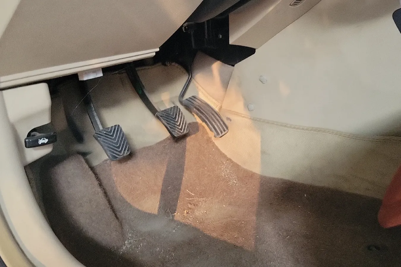 2011 Youngman Lotus L5 1.6L 123HP L4 5MT,autocango,china used car exporter,china ev exporter,chinese used car exporter,chinese used ev exporter