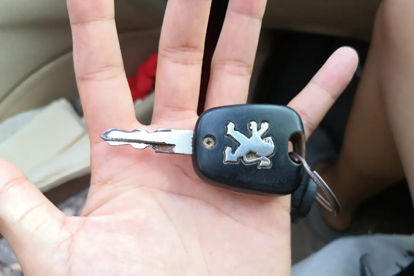 2009 Peugeot 207 1.4L 76HP L4 5MT,autocango,china used car exporter,china ev exporter,chinese used car exporter,chinese used ev exporter