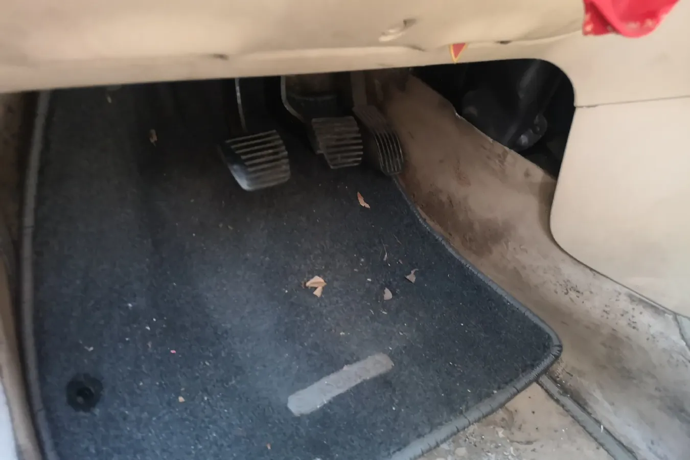 2009 Peugeot 207 1.4L 76HP L4 5MT,autocango,china used car exporter,china ev exporter,chinese used car exporter,chinese used ev exporter